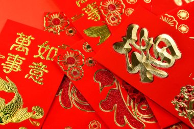 Kırmızı arkaplanda Çin Günü için kırmızı zarf