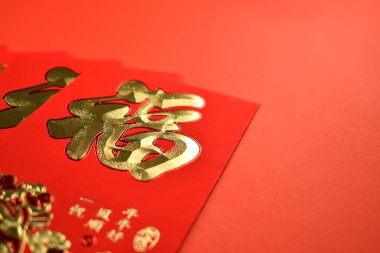 Kırmızı arkaplanda Çin Günü için kırmızı zarf