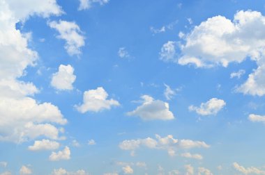 Mavi gökyüzünde beyaz bulut, doğal arkaplan