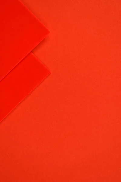 Roter Umschlag Auf Rotem Hintergrund Für Design — Stockfoto