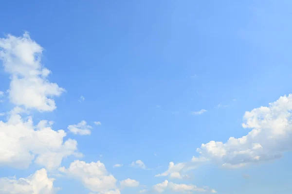 Nuvola Bianca Sul Cielo Blu Sfondo Naturale — Foto Stock