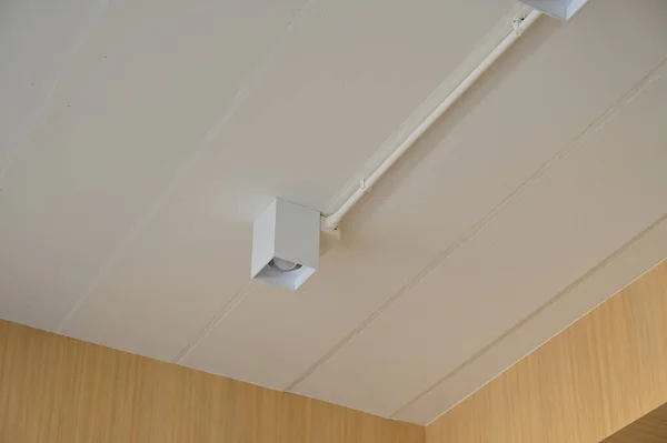Luz Elétrica Teto Branco Sala Indústria Construção Design Interiores — Fotografia de Stock