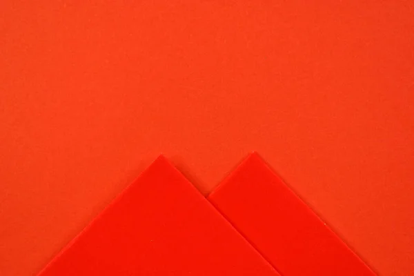 Dizayn Için Kırmızı Arkaplanda Kırmızı Zarf — Stok fotoğraf