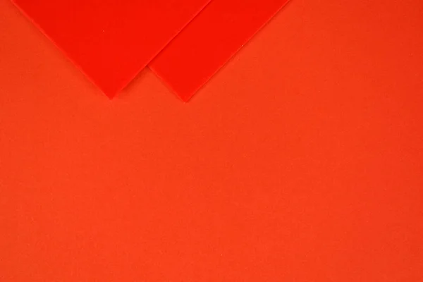 赤の封筒をデザインの背景に — ストック写真