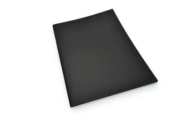 白地に隔絶された空白の黒いノート — ストック写真