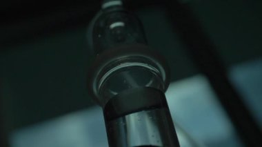 Hastanedeki damar içi sıvı, HD yavaş çekim yakın çekim.