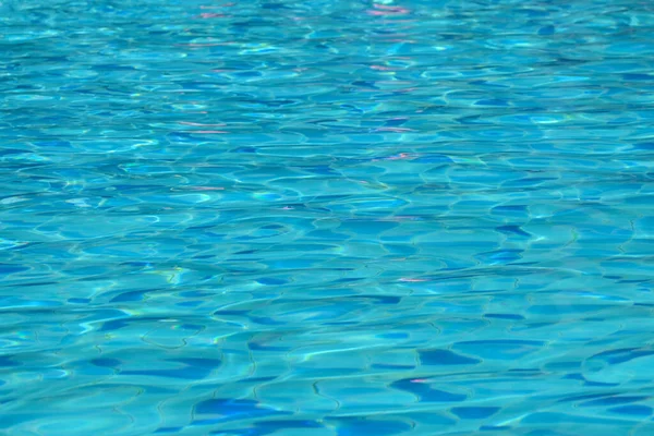 Mavi Yüzme Havuzu Yüzeyi Taze Arka Planı — Stok fotoğraf