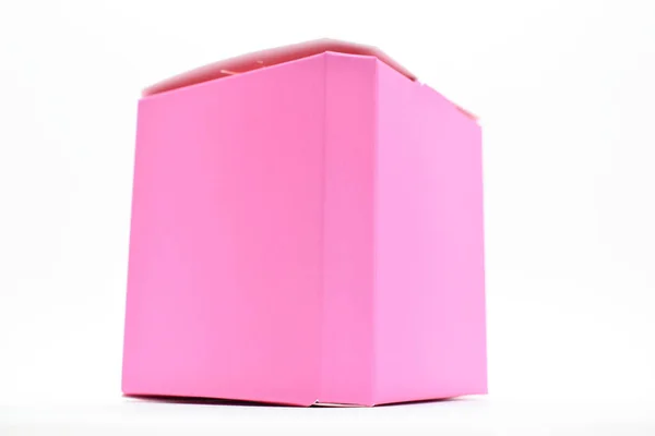 Beyaz Arkaplanda Pembe Karton Kutu Tasarım Paketi — Stok fotoğraf