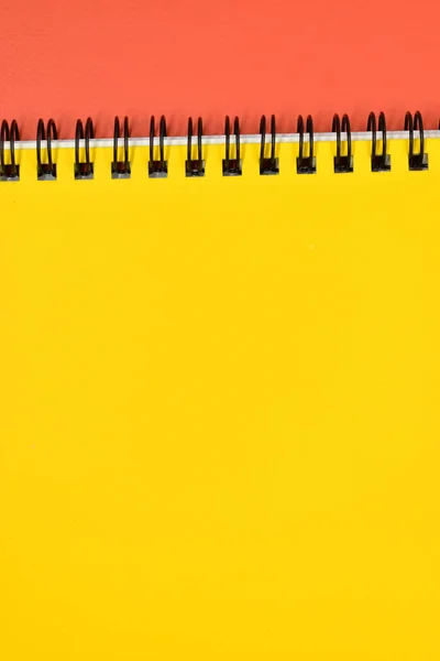 Gelbes Notizbuch Auf Orangefarbenem Hintergrund Schreibwaren Für Das Büro — Stockfoto