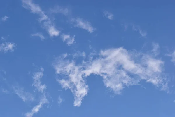 Güzel Mavi Gökyüzü Beyaz Kabarık Bulutlar Sabah Güneş Doğarken Doğal — Stok fotoğraf