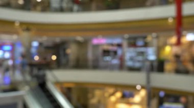 Lüks alışveriş merkezindeki insanlar, soyut bulanık sahne geçmişi