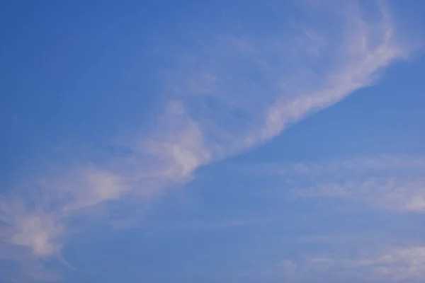 Gyönyörű Kék Felhő Arany Sugár Napfelkelte Reggel Természetes Háttér — Stock Fotó