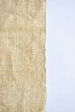 Yırtık çuval bezi beyaz arkaplanda izole edilmiş, çuval bezi deseni tasarım için