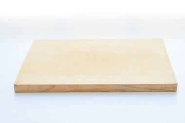 Tahta kesme tahtası beyaz arka planda izole edilmiş, kalas ahşap mutfak