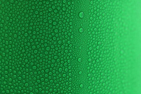 Gota Água Latas Bebidas Verdes Fundo Textura Pacote Alumínio Frio — Fotografia de Stock