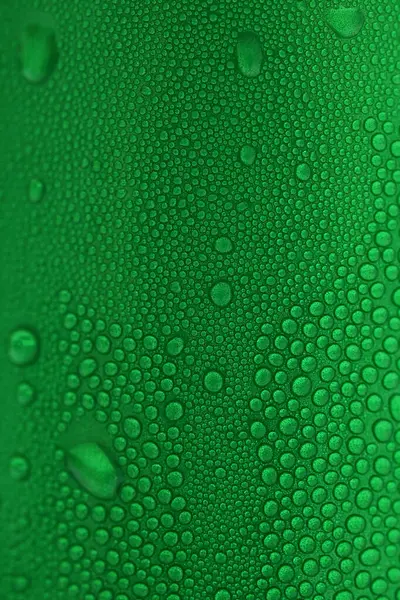 Gota Água Latas Bebidas Verdes Fundo Textura Pacote Bebida Alumínio — Fotografia de Stock