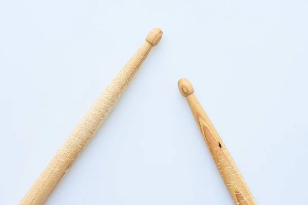 Ξύλινο Drumstick Απομονωμένο Λευκό Φόντο Αντικείμενο Για Αναπαραγωγή Τυμπάνου — Φωτογραφία Αρχείου