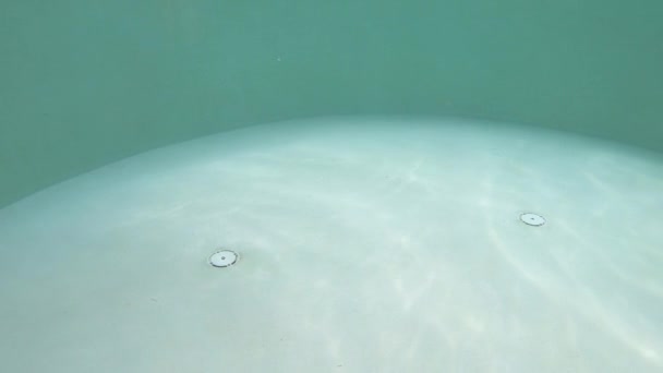 Podwodny Widok Odkryty Basen Promień Słoneczny Przechodzi Przez Scenę Spowolnienia — Wideo stockowe