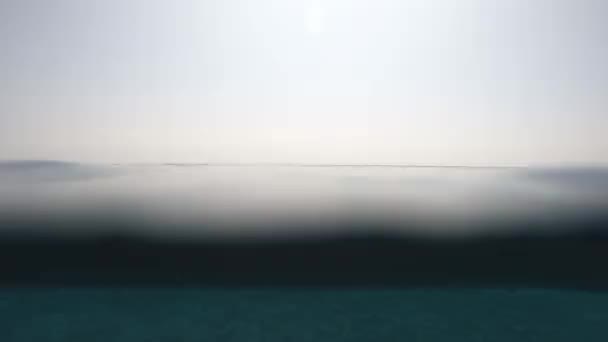 Oberfläche Transparenten Blauen Wassers Schwimmbad Mit Sonnenschein Bewegungsszene — Stockvideo