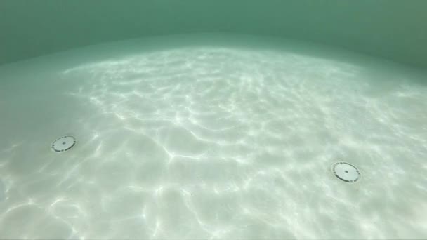 Vista Subaquática Piscina Exterior Raio Sol Passar Através Cena Câmera — Vídeo de Stock