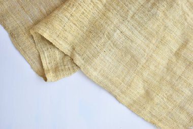 Yırtık çuval bezi beyaz arkaplanda izole edilmiş, çuval bezi deseni tasarım için