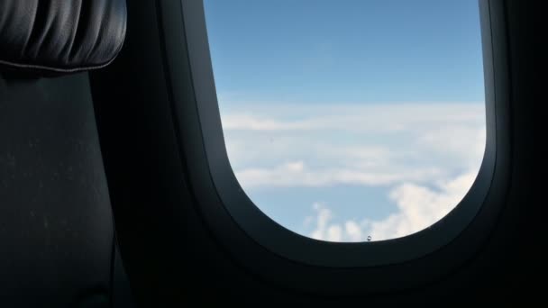 Літак Летить Подорож Над Прозорим Блакитним Небом Красивою Хмарою Дивлячись — стокове відео
