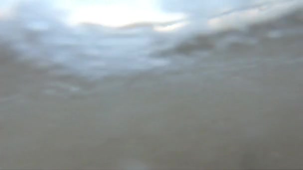 Vacker Strand Med Vatten Våg Sommaren Naturlig Slow Motion Scen — Stockvideo