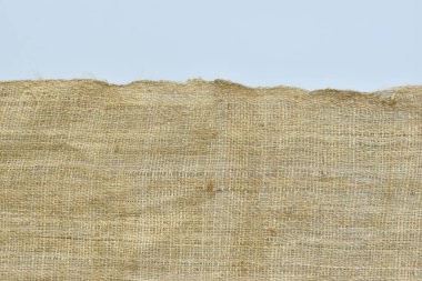 Yırtık çuval bezi beyaz arkaplanda izole edilmiş, çuval bezi deseni tasarım için