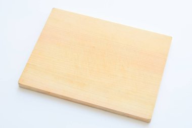 Tahta kesme tahtası beyaz arka planda izole edilmiş, kalas ahşap mutfak