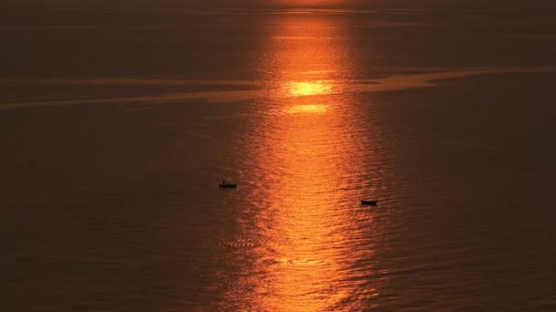 Superficie Del Agua Vista Mar Con Puesta Sol Oro Noche — Vídeos de Stock