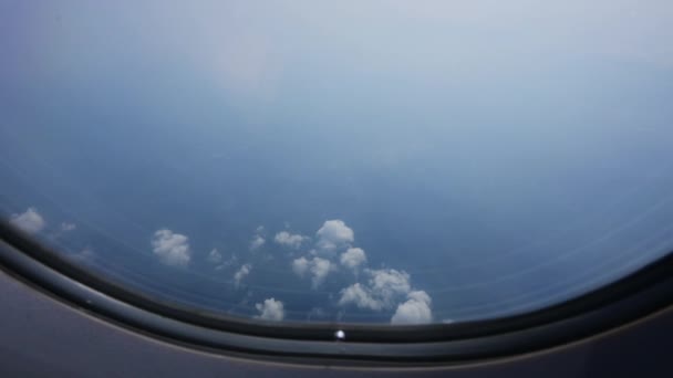 Krásná Modrá Obloha Bílým Mrakem Okno Pohledu Letadlo — Stock video