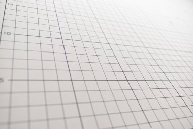 nesne sanat tasarımı için çizgi ve ölçü kılavuzu desenli gri kesim tahtası arka planı, diy zanaat çalışma araç ekipmanı