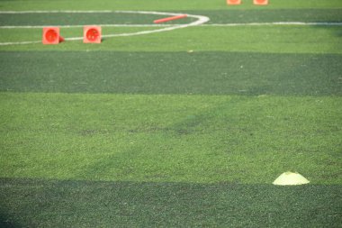 Yapay yeşil çimen çim futbol sahası futbol becerisi suni yeşil çimen çim sahası futbol ekipmanları eğitimi alan futbol sahası.