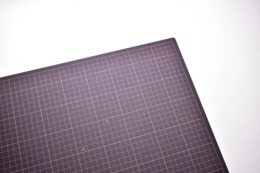 beyaz arkaplanda siyah kesim tahtası nesne sanat tasarımı için çizgi ve ölçü kılavuzu deseni, diy zanaat iş araç ekipmanları