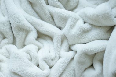beyaz yumuşak tüylü battaniye tekstili