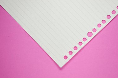 Pembe arka planda çizgi kağıt dokusu, boş sayfa defteri