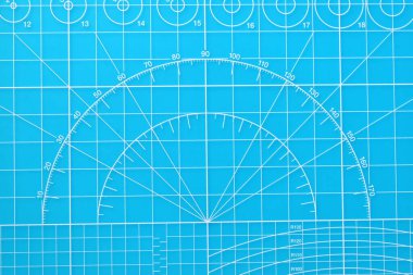nesne sanat tasarımı için çizgi ve ölçü kılavuzu desenli mavi kesim tahtası arka planı, diy zanaat çalışma araç ekipmanı