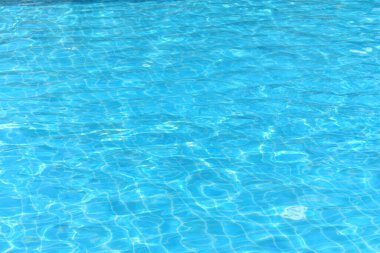 Mavi yüzme havuzu yüzeyi, taze su arka planı