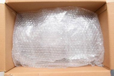 Kahverengi karton kutuda şok geçirmez, geri dönüşüm malzemesi