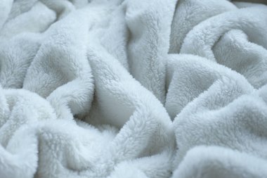 beyaz yumuşak tüylü battaniye tekstili