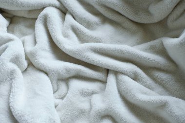 beyaz yumuşak tüylü battaniye tekstili