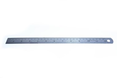 Metal cetvel beyaz arkaplanda izole edildi, eğitim için nesne