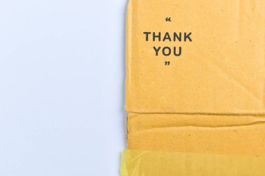 Beyaz arkaplandaki karton kutu dokusu üzerine yazdığınız için teşekkürler.