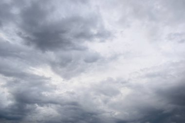 mavi gökyüzü ve beyaz bulut arkaplan, yağmur mevsiminde bulutlu