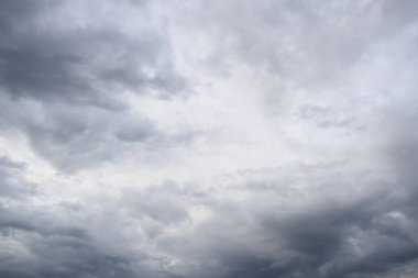 mavi gökyüzü ve beyaz bulut arkaplan, yağmur mevsiminde bulutlu