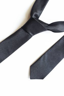 Siyah kravat beyaz arka planda izole edilmiş, Babalar Günü konsepti ve iş stili