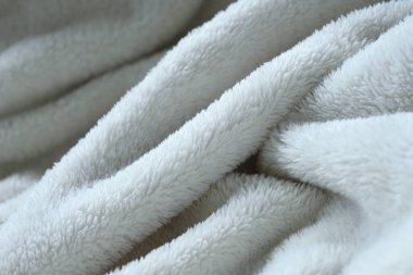 beyaz yumuşak tüylü battaniye tekstili