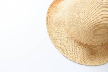 Kahverengi şapka beyaz arka planda izole, eski kumaş tarzı