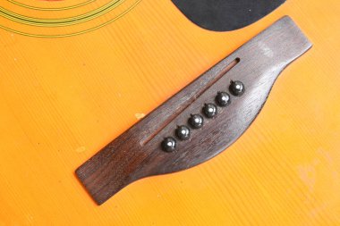 Kahverengi ahşap akustik gitar dokusu arka planının bir parçası