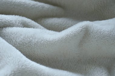 beyaz yumuşak tüylü battaniye tekstili